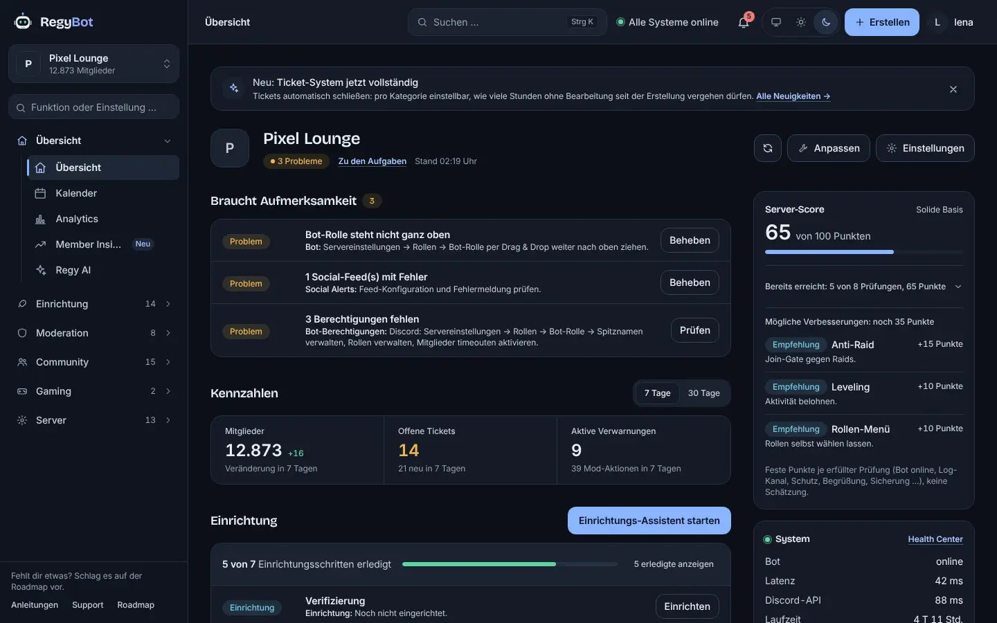 Übersicht des RegyBot-Dashboards für den Beispielserver Pixel Lounge: Kennzahlen, offene Aufgaben mit Einrichtungsfortschritt, Modulstatus und Systemzustand.